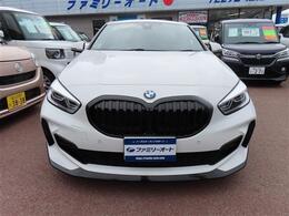 ファミリーオートの中古車は一台一台綺麗に専門の職人が磨き上げます。