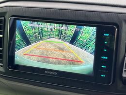 【バックカメラ】駐車時に後方がリアルタイム映像で確認できます。大型商業施設や立体駐車場での駐車時や、夜間のバック時に大活躍！運転スキルに関わらず、今や必須となった装備のひとつです！