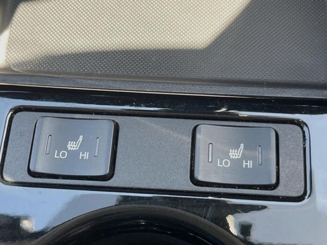 【シートベンチレーション】夏場は涼しい風でお尻や背中の熱やムレを防ぎ、冬はエアコンよりも早く温まってポカポカに！季節を問わず快適に過ごせます。