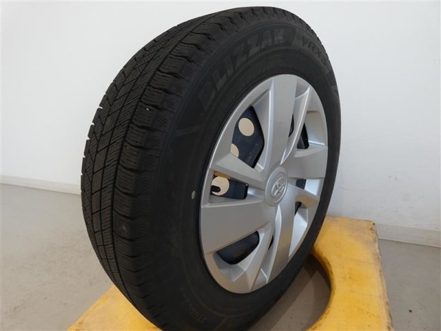 R3年式冬タイヤ195/65R16ダンロップ製です。