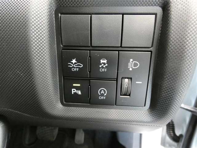 コーナーセンサーを車の前後に装備。障害物までの距離に応じて警告音を変えてお知らせ。縦列駐車時や駐車場・車庫などでの取り回しをサポートします。詳細は販売店スタッフまでおたずねください。