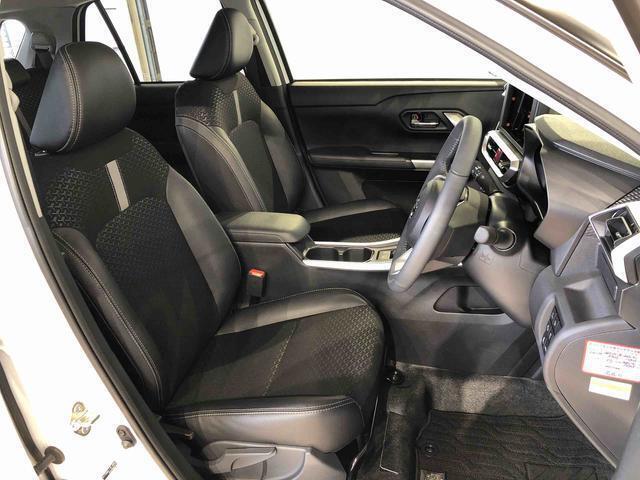 運転席の座面高さを調整できるシートリフターが付いています。