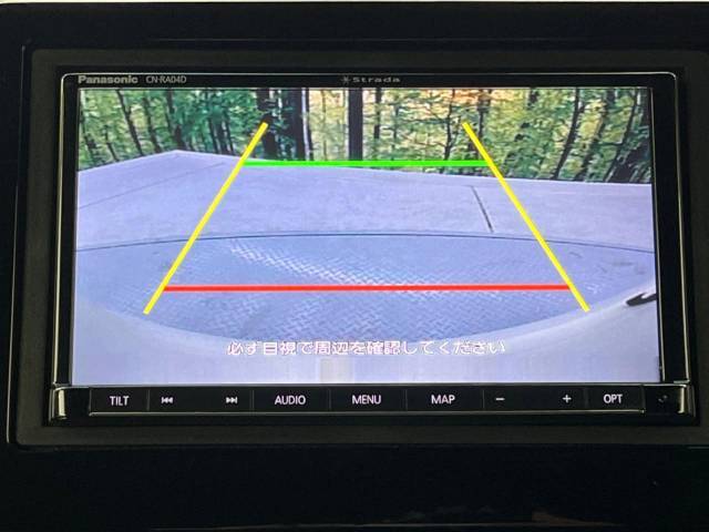 【バックカメラ】駐車時に後方がリアルタイム映像で確認できます。大型商業施設や立体駐車場での駐車時や、夜間のバック時に大活躍！運転スキルに関わらず、今や必須となった装備のひとつです！