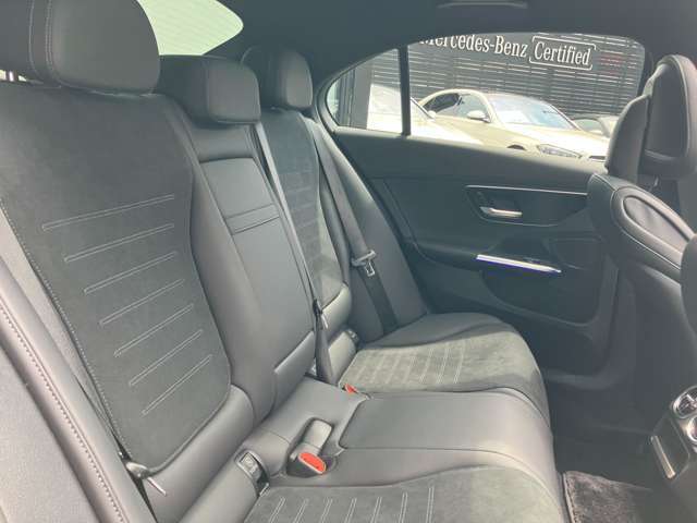 メルセデス・ベンツの定める厳しい基準をクリアしたお車のみをご案内させて頂きます。納車前整備はメーカー規定に基づき当店3Fの指定工場で入念に行なわれます。熟練のメカニックがお客様のお車を整備致します。