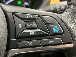 【プロパイロット】は、革新的かつ安心して使用できる高速道路の単一車線での運転支援技術です。 渋滞走行と、長時間の巡航走行