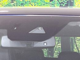 【i-ACTIVESENSE】走行中に前方の車両等を認識し、衝突しそうな時は警報とブレーキで衝突回避と被害軽減をアシスト。より安全にドライブをお楽しみいただけます。