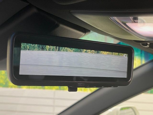 【デジタルインナーミラー】後席の大きな荷物や同乗者で後方が確認しづらい時でも安心！カメラが撮影した車両後方の映像をルームミラー内に表示。クリアな視界で状況の確認が可能です！