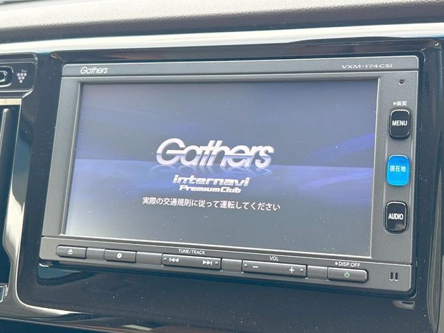 【純正ナビ】人気の純正ナビを装備しております。ナビの使いやすさはもちろん、オーディオ機能も充実！キャンプや旅行はもちろん、通勤や買い物など普段のドライブも楽しくなるはず♪
