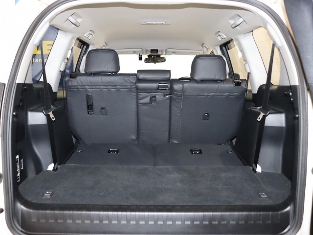 広々とした荷室をご利用いただけます！