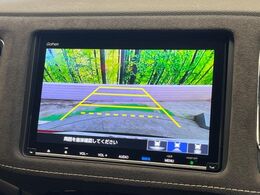 【バックカメラ】駐車時に後方がリアルタイム映像で確認できます。大型商業施設や立体駐車場での駐車時や、夜間のバック時に大活躍！運転スキルに関わらず、今や必須となった装備のひとつです！