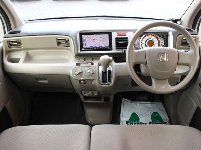 スッキリとしたライフらしいデザインのダッシュ回り！フロントビューの視認性もよく運転しやすいと思います★