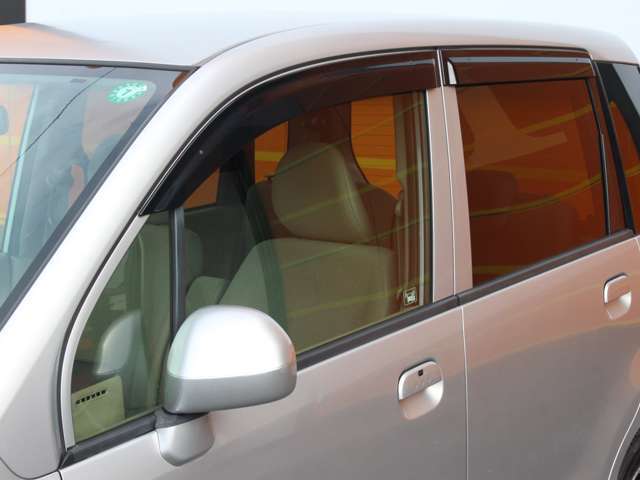 ドアバイザーも雨の日に便利なアイテムの一つです！