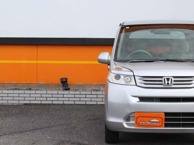 黄ばんでいてはカッコ悪いので全車ヘッドライトは磨いてあります！これだけで年式が新しく感じます！！