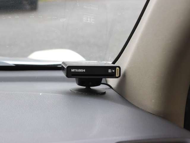 ETCももちろん装備！いまや無い車はないのではないかというくらいですがこちらも例外ではなく装備されております！後からつける手間もお金もかからず高速もスイスイなので友達・家族と遠出も楽しくなるはずです