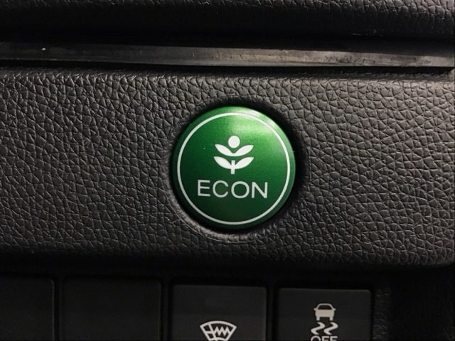 エンジンやエアコンなどを協調制御し燃費の向上に有効なECONスイッチ付きです！