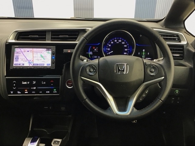 運転しやすいインパネ周りです！見やすいレイアウトで快適なドライブをサポートします！
