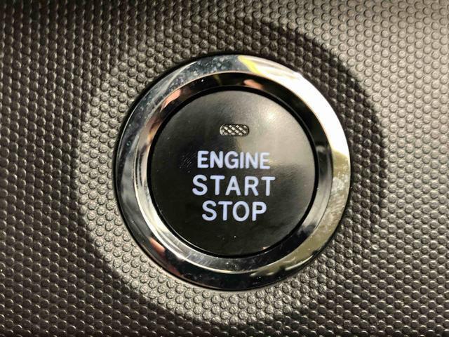【プッシュボタンスタート】　スマートキーを携帯し、ブレーキを踏みながらボタンを押すだけでエンジンをかけることができます