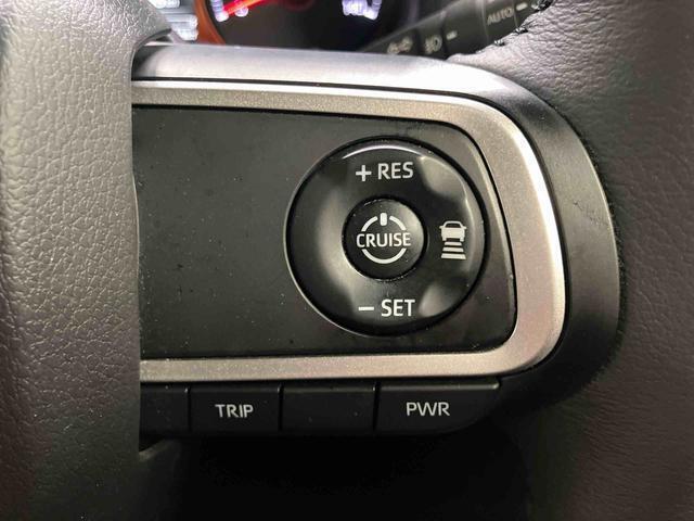 【アダプティブクルーズコントロール】　走行中に先行車の様子を検知しながら、設定した速度の範囲内で先行車との距離のキープを支援！疲れにくく、長距離運転中の渋滞なども快適に運転できます