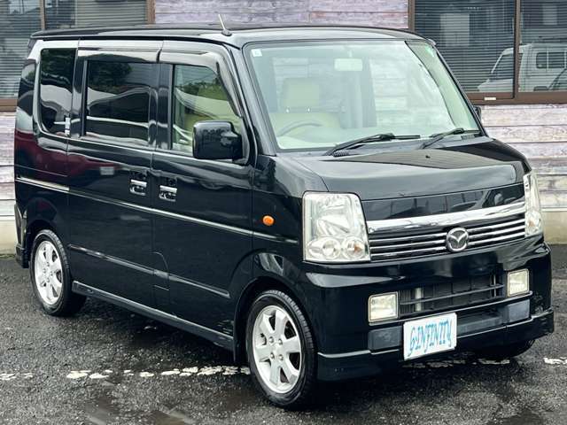 外装色は人気の ブルーイッシュブラックパール になります♪ターボ車なので走りが◎♪箱型形状なので車内は広々♪車中泊も可能ですのでレジャーにも大活躍の車両になります♪