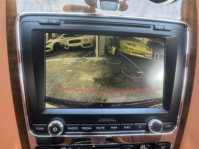 純正ナビはフルセグTV・CD・DVD・AUX接続・バックモニター等の多彩なソース視聴が可能となっております。
