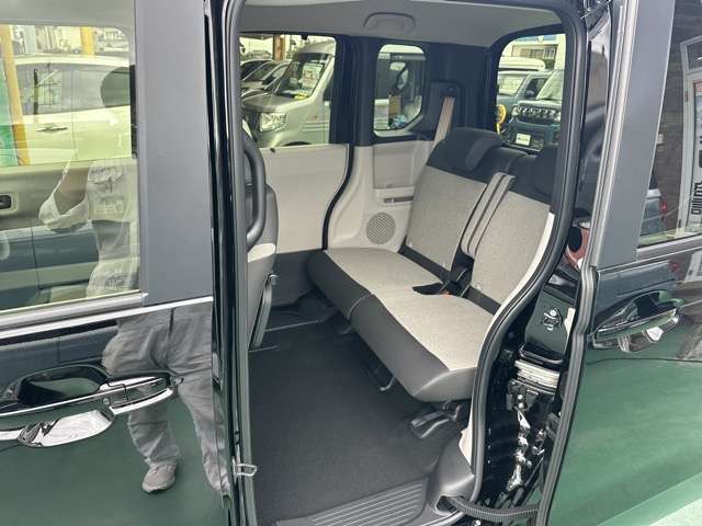 ★5年間新車保障★初度登録から5年間の新車保証が含まれています。長期間、安心してお乗り頂けます！保障費用は支払総額に含まれています！遠方のお客様は保証継承後、お近くのディーラーにて保証が受けられます！