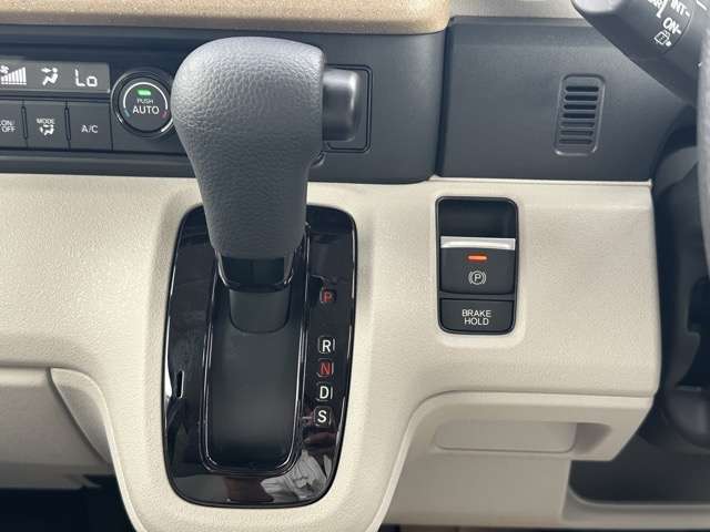 ★5年コーティング（契約時限定）が軽自動車￥39,800円、コンパクトカー￥49,800円、ミニバン￥59,800円で施工出来ます。新車のピッカピカの状態をより長くキープします！