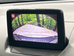 【バックカメラ】駐車時に後方がリアルタイム映像で確認できます。大型商業施設や立体駐車場での駐車時や、夜間のバック時に大活躍！運転スキルに関わらず、今や必須となった装備のひとつです！