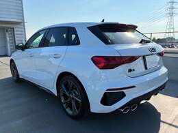 テールランプにもLEDを採用！美しいデザインとともに、後方からの視認性も良好です。