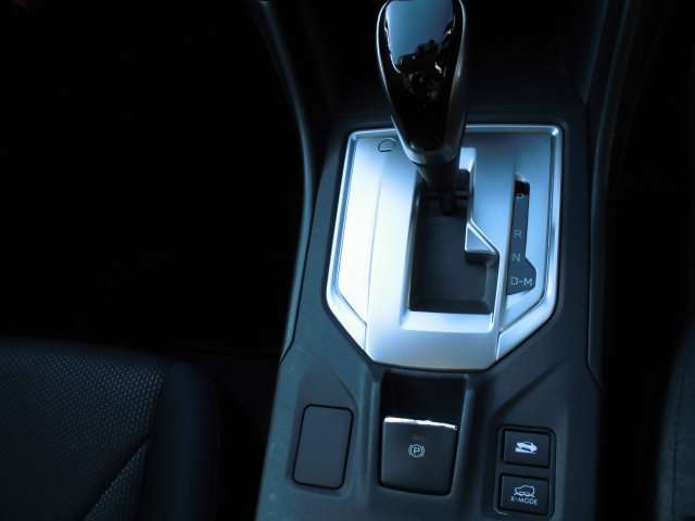 フロアCVTになっています！電動パーキングシステム☆