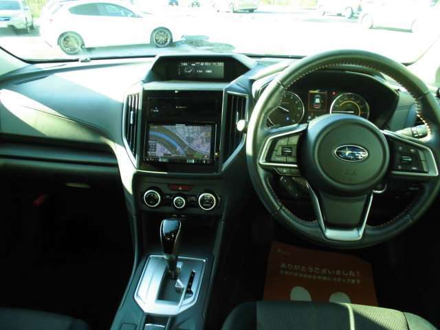 シンプルで機能的なインパネ周りになっております！