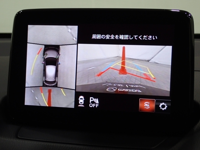 狭い場所での駐車やすれ違いなどでより的確な運転操作に役立つ360°ビューモニターが装備されています。