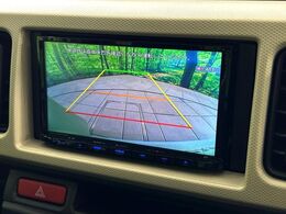【バックカメラ】駐車時に後方がリアルタイム映像で確認できます。大型商業施設や立体駐車場での駐車時や、夜間のバック時に大活躍！運転スキルに関わらず、今や必須となった装備のひとつです！