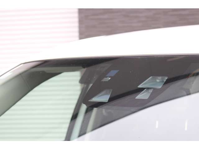 ☆衝突軽減ブレーキ付き☆誤操作で万が一、前方の車に衝突しそうになった際に自動でブレーキが作動し衝突の被害を軽減します！
