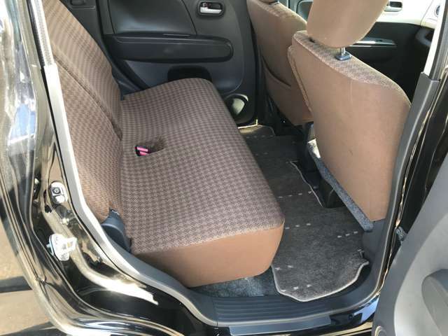 新しく入庫いたしました！当社自慢のお車です。ご覧になってください。気になる点がありましたら、どうぞ遠慮なくお申し付けください。