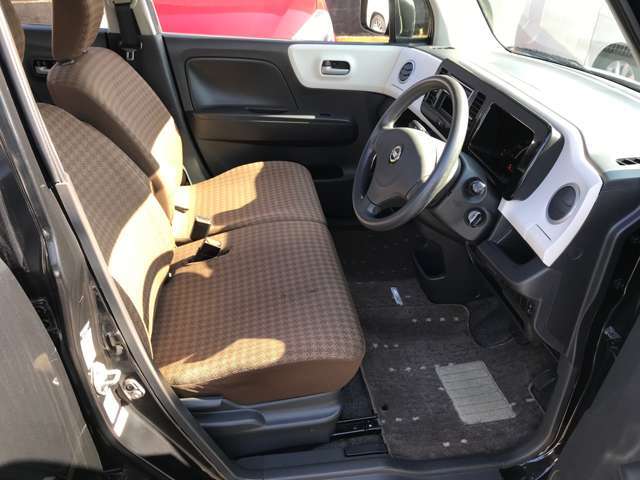 年式相応ですが、納車時にはできる限りキレイに納車させていただきます。どうしても気になるところ等ありましたら、低価格にてお直しいたしますので、何なりとお申し付けください。
