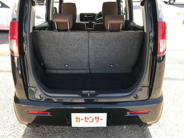 新しく入庫いたしました！当社自慢のお車です。ご覧になってください。気になる点がありましたら、どうぞ遠慮なくお申し付けください。