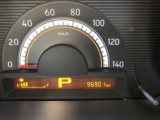 新しく入庫いたしました！当社自慢のお車です。ご覧になってください。気になる点がありましたら、どうぞ遠慮なくお申し付けください。