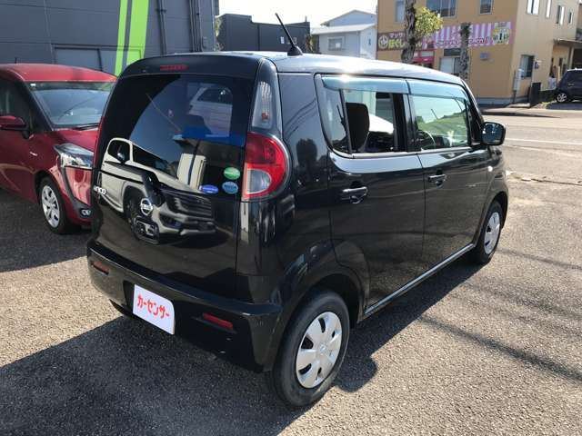 新しく入庫いたしました！当社自慢のお車です。ご覧になってください。気になる点がありましたら、どうぞ遠慮なくお申し付けください。
