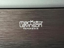 【マークレビンソンサウンドシステム】メーカーオプションの高品位サウンドシステムを搭載。専用のチューニングが施された大小様々なスピーカーから良質なサウンドが奏でられ、臨場感あふれる音響空間を演出します。