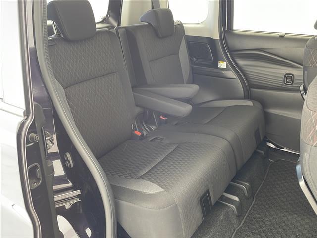 【後部座席】『後部座席周辺』の画像になります。写真の内容に関してご不明点、ご質問等がございましたらお気軽にガリバー店舗までお問い合わせください。