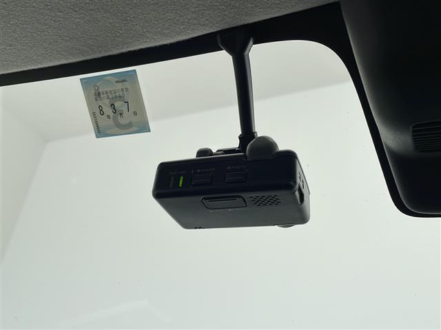 【ドライブレコーダー】映像・音声などの運転中の記録を残します。事故などを起こした起こされた時の証拠になりえますので、もしも時でも安心ですね。