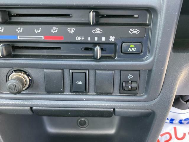 4WDへの切り替えはボタン一つで可能です。