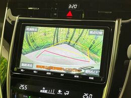 【バックカメラ】駐車時に後方がリアルタイム映像で確認できます。大型商業施設や立体駐車場での駐車時や、夜間のバック時に大活躍！運転スキルに関わらず、今や必須となった装備のひとつです！