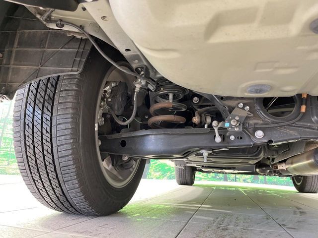 お車を安心してお乗りいただく為には、足回りの定期点検が欠かせません。サービスサポート（有償保証）では無料点検もご提供しており、安心のカーライフをお過ごしいただけるサポート体制が整っています。