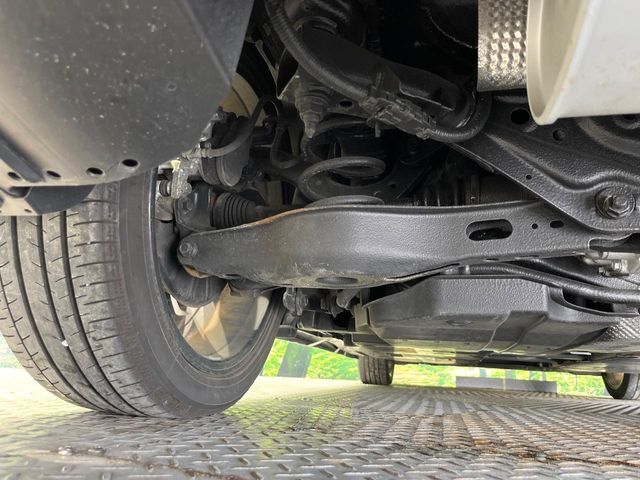 お車を安心してお乗りいただく為には、足回りの定期点検が欠かせません。サービスサポート（有償保証）では無料点検もご提供しており、安心のカーライフをお過ごしいただけるサポート体制が整っています。
