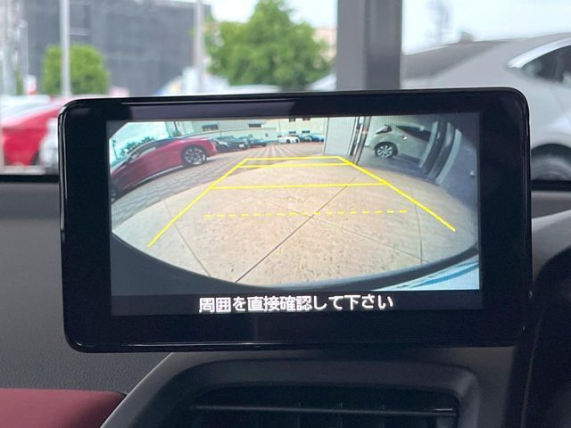 【バックカメラ】駐車時に後方がリアルタイム映像で確認できます。大型商業施設や立体駐車場での駐車時や、夜間のバック時に大活躍！運転スキルに関わらず、今や必須となった装備のひとつです！