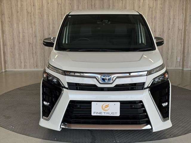 当社自慢のお車です。機関・装備点検・走行テスト済みです♪横にこの車のセールスポイントを、写真と説明でアピールしてあります♪まずはご覧になってください。