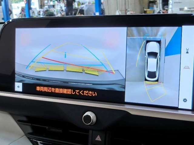 パノラミックビューで車庫入れも安心