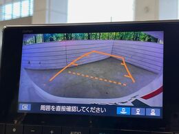 【バックカメラ】駐車時に後方がリアルタイム映像で確認できます。大型商業施設や立体駐車場での駐車時や、夜間のバック時に大活躍！運転スキルに関わらず、今や必須となった装備のひとつです！