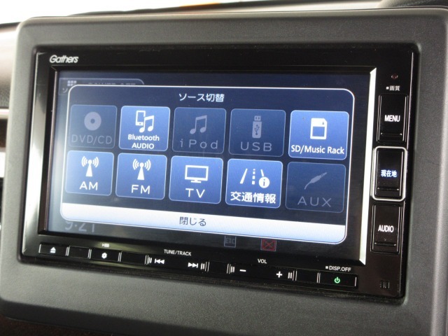 ナビゲーションはギャザズメモリーナビ（VXM-234VFi）を装着しております。AM、FM、CD、DVD再生、Bluetooth、音楽録音再生、フルセグTVがご使用いただけます。
